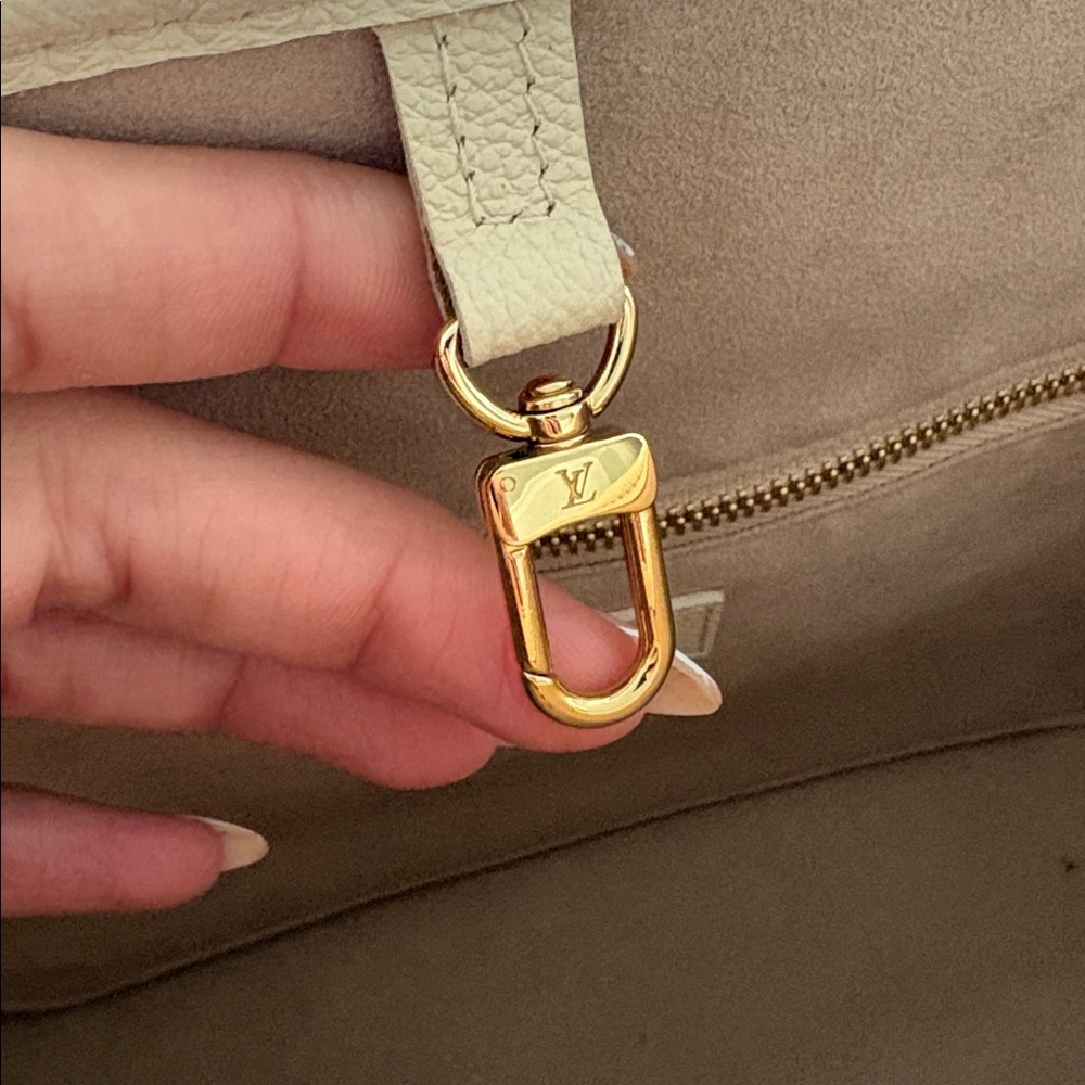 Louis Vuitton Cream Tote with Pink Monogram Accents - Picture 5 of 10